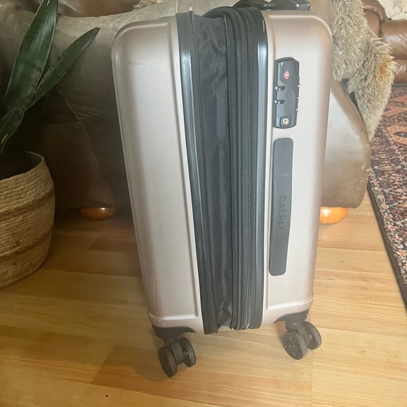 Calpak carry on size expandable luggage - Picture 8 of 14